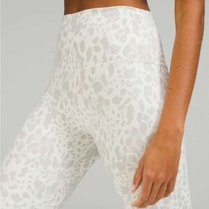 Lululemon Align High-Rise Crop 17" Cheetah Camo Antique White Multi Size 6